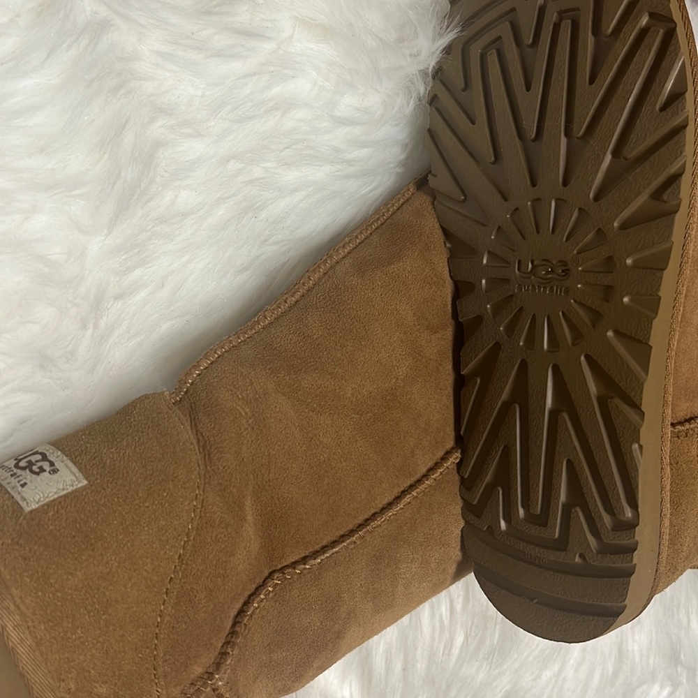 UGG Boots - Picture 4 of 4